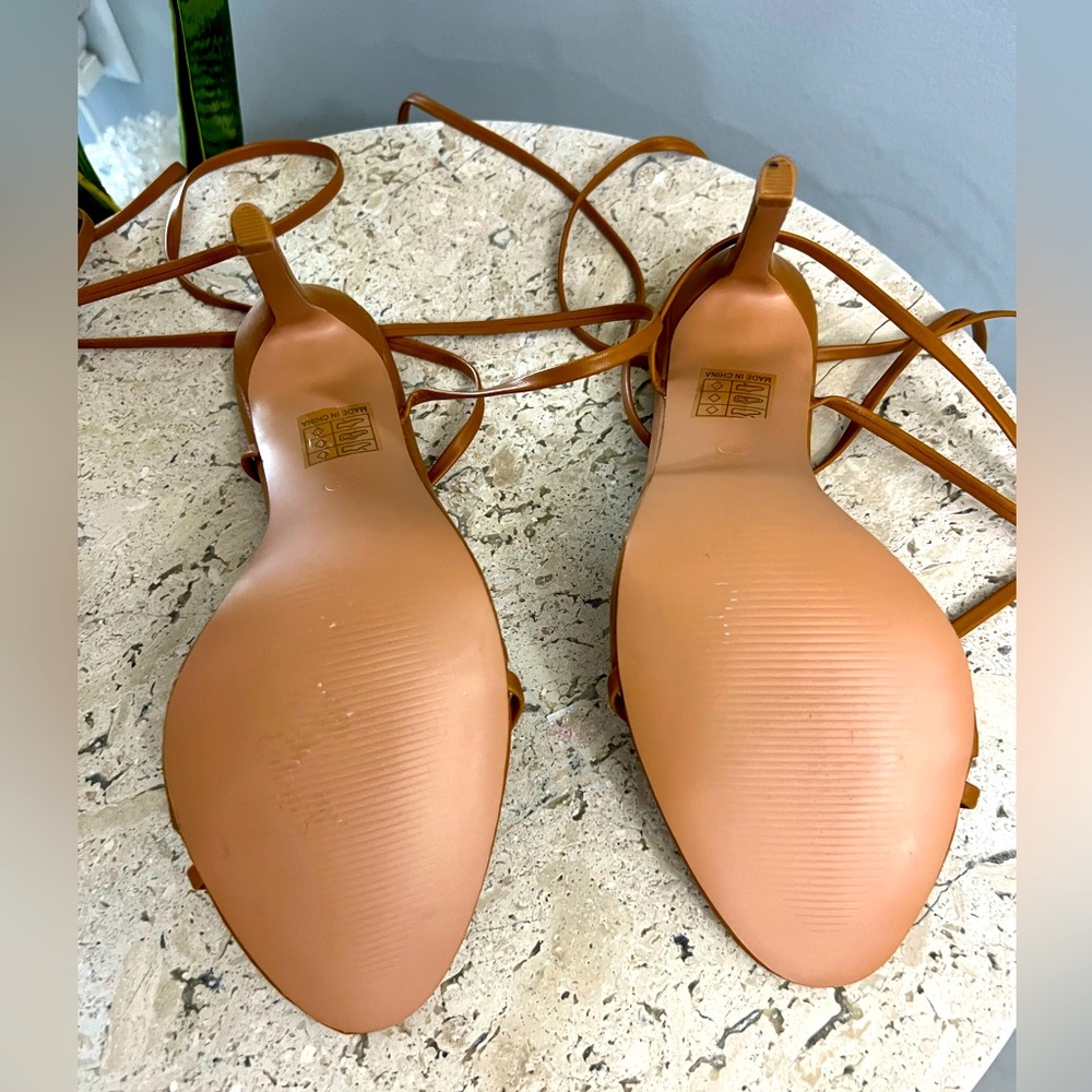 🔥🔥Elegant Tan Pretty Little Thing Tie Up Strappy Heels - Picture 3 of 7